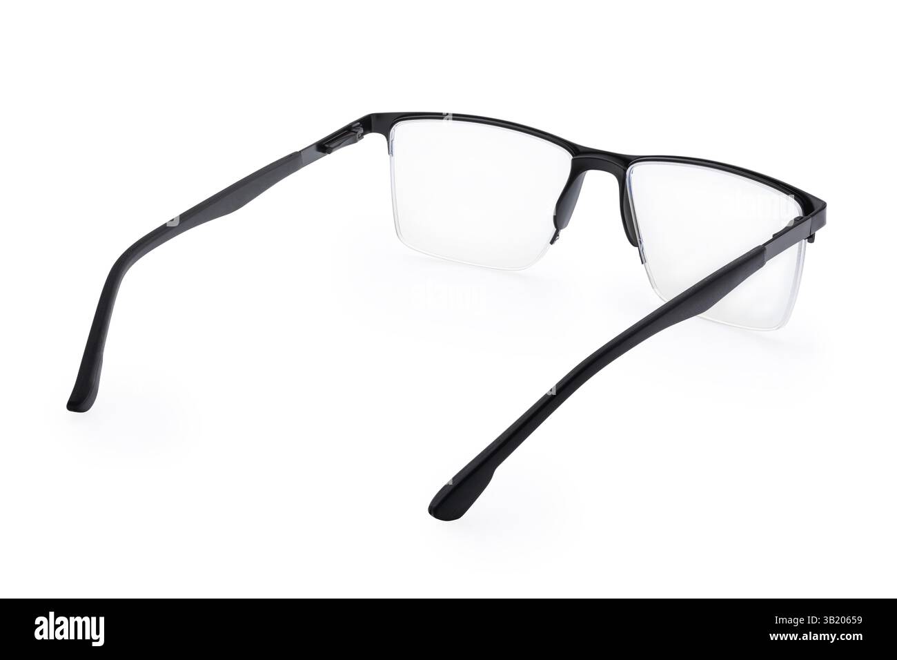 Lesebrille mit schwarzem Rahmen, Rückenwinkel, isoliert auf weißem Hintergrund, ohne Branding Stockfoto