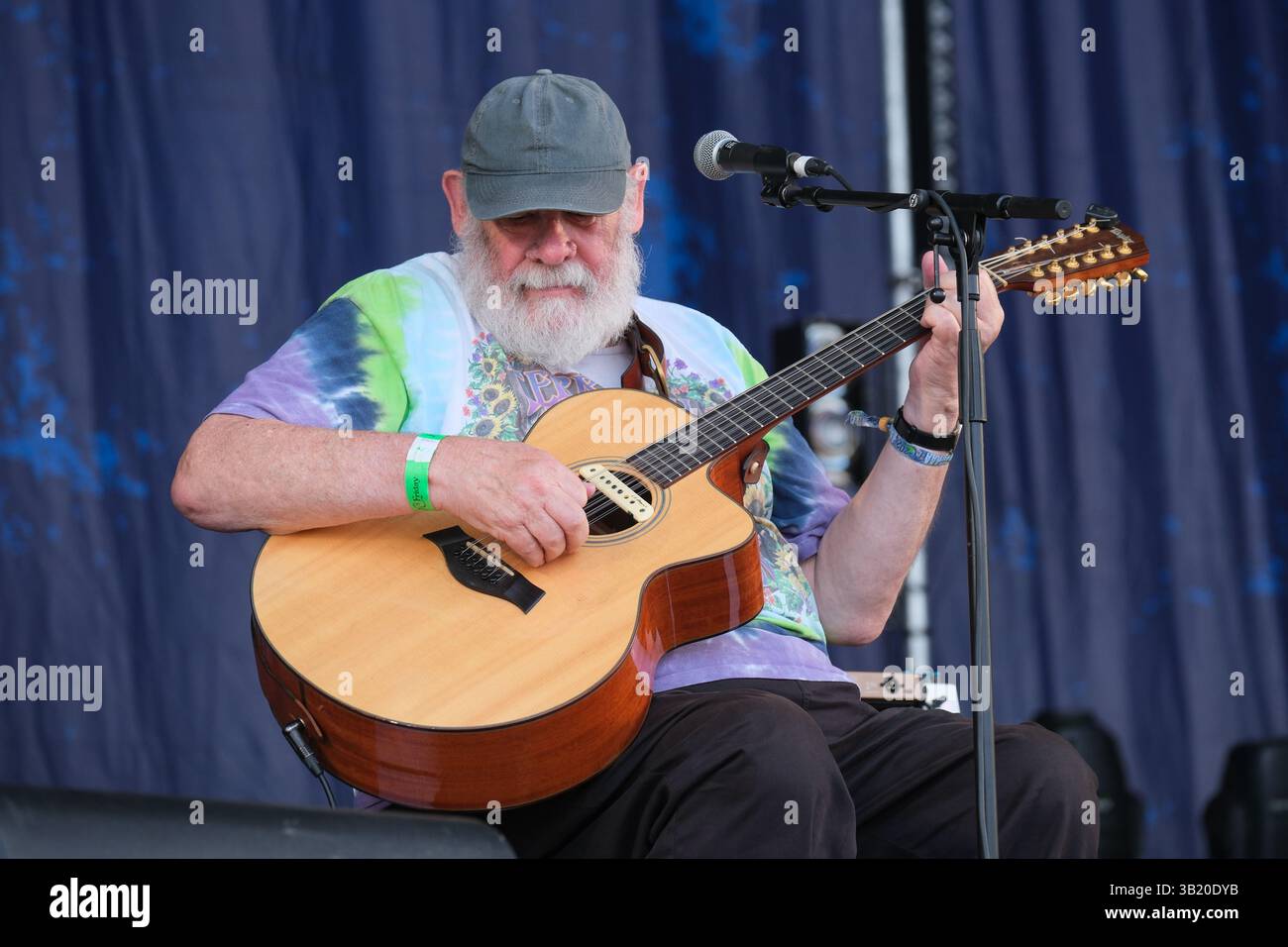 Vo Fletcher von SilverBlues tritt auf der Cropredy Convention in Cropredy, Großbritannien, auf. August 2024 Stockfoto