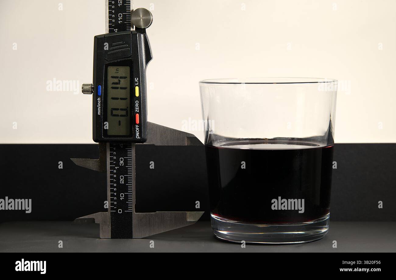 Halb Leer/Halb Voll Stockfoto