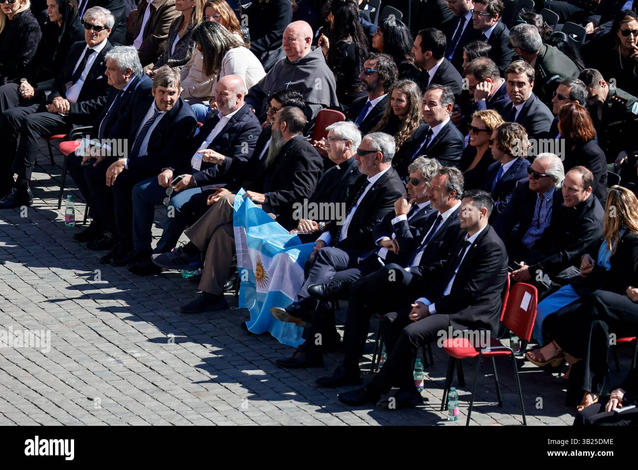 Rom, Italien. April 2025. Rom, Rom, Italien, 27. April 2025, während der Beerdigung des Heiligen Vaters Franziskus, Petersplatz, Vatikanstadt, Rom, Italien während der Beerdigungsmesse des Heiligen Vaters Franziskus - News Credit: Live Media Publishing Group/Alamy Live News Stockfoto