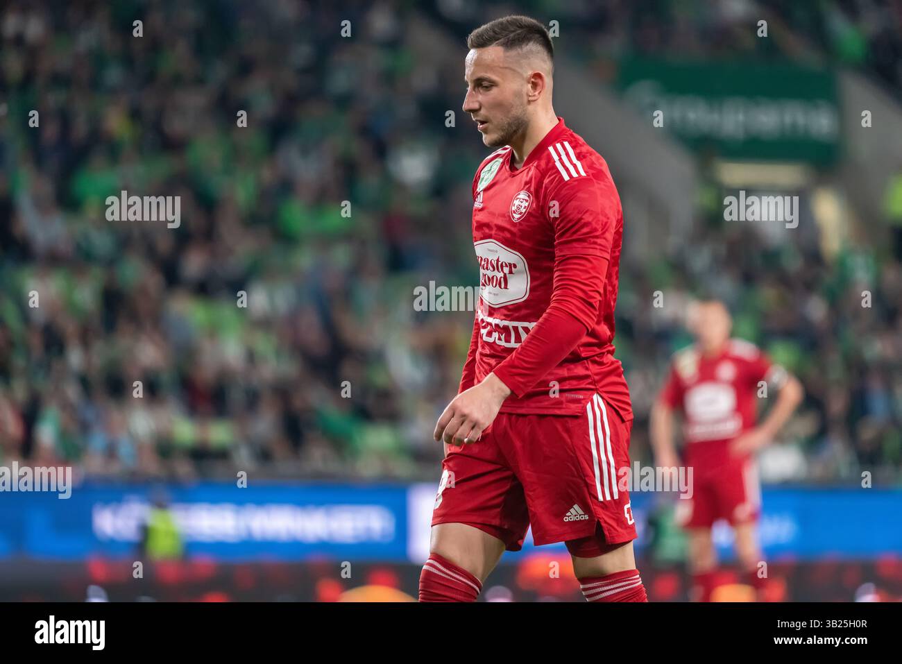 Budapest, Ungarn – 6. Mai 2023. Kisvarda trat Enes Alic im ungarischen Ligaspiel Ferencvaros gegen Kisvarda (3:0) an. Stockfoto