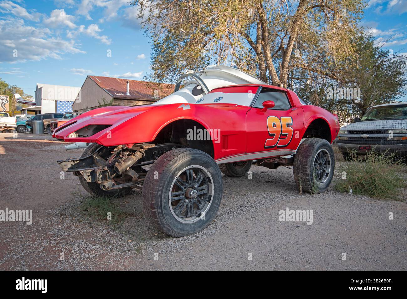 Altes Spezialauto in Seligman (Stadt entlang der Route 66, die den berühmten Pixar-Animationsfilm „Autos“ inspiriert hat), Yavapai County, Arizona, USA Stockfoto