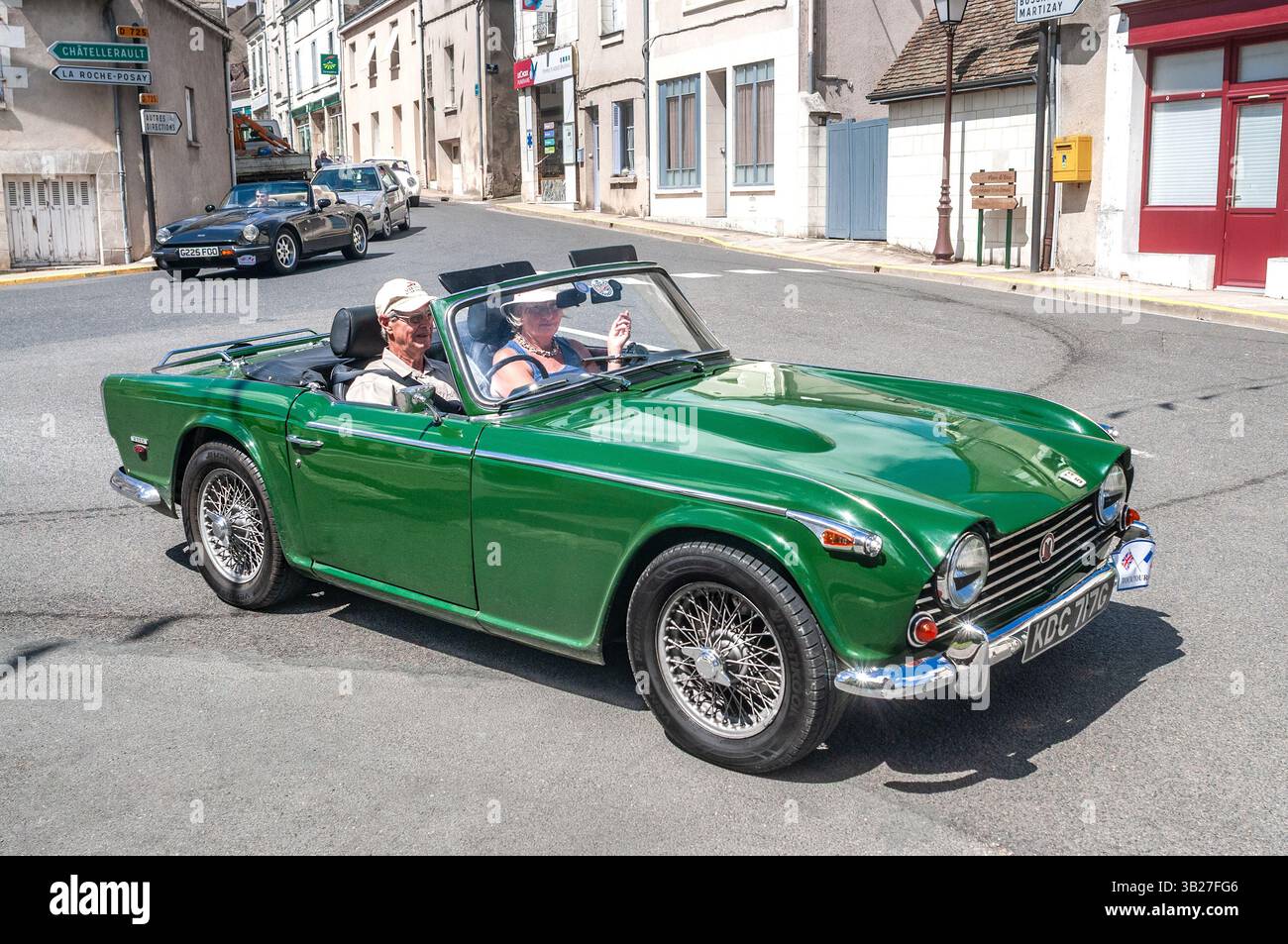 Triumph TR5 Sportwagen (spät registriert „G“ 1968) auf Oldtimer-Rallye in Zentralfrankreich - Preuilly-sur-Claise, Indre-et-Loire (37), Frankreich. Stockfoto