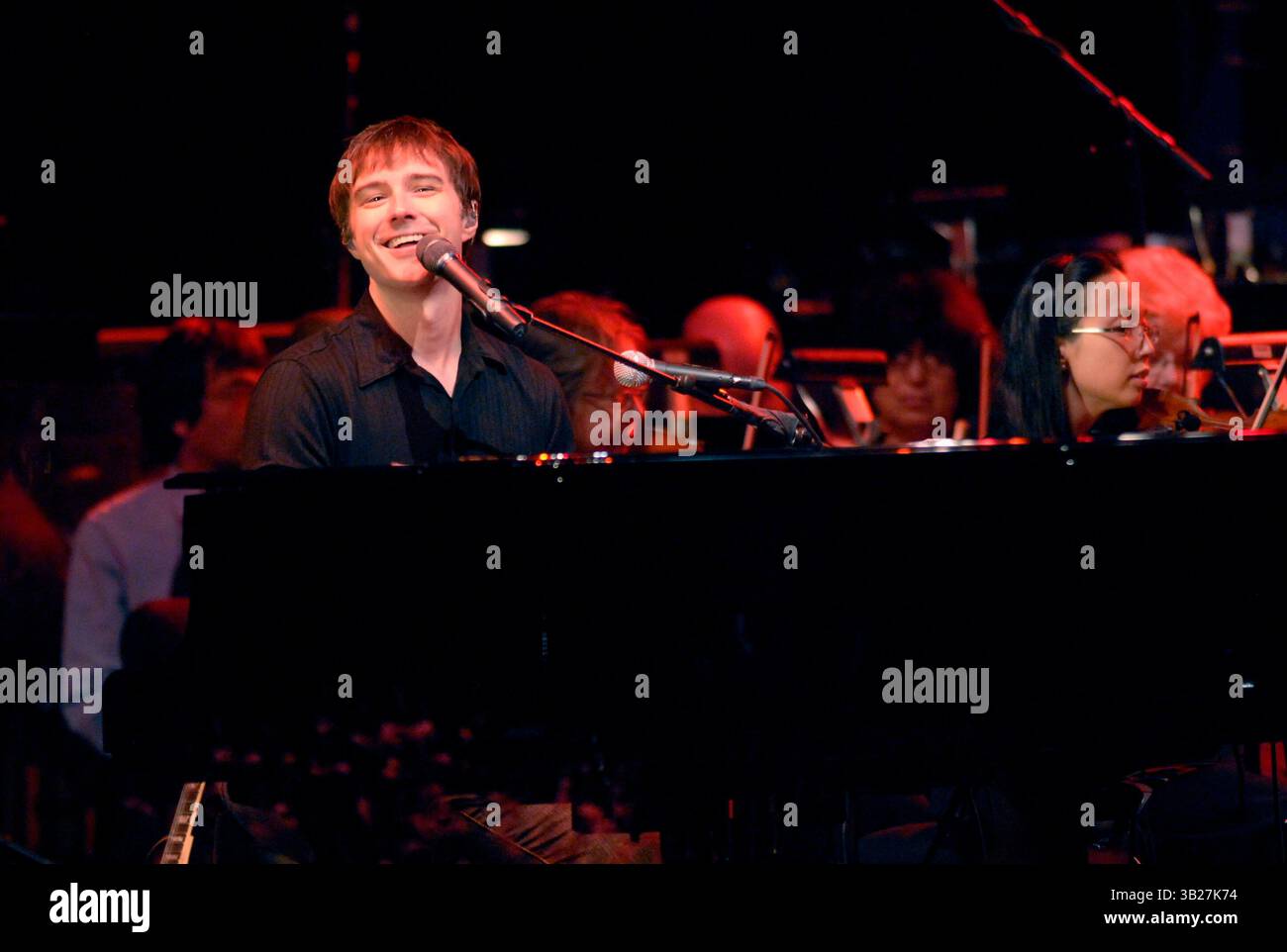 12. September 2009 - Modesto, Kalifornien, USA - Michael Cavanaugh singt die Musik von Billy Joel beim Picknick des Modesto Symphony Orchestra im Pops auf dem Gelände der E.J. Gallo Winery, 12. September 2009. (Bild: © Debbie Noda/Modesto Bee/ZUMApress.com) Stockfoto