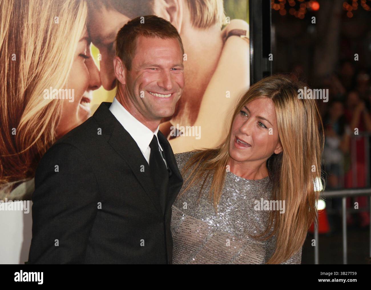 September 2009 - Westwood, Kalifornien, USA - Schauspieler AARON ECKHART und Schauspielerin JENNIFER ANISTON kommen zur „Love Happes“-Weltpremiere im Mann Village Theatre. (Foto: © Lisa O'Connor/ZUMA Press) Stockfoto