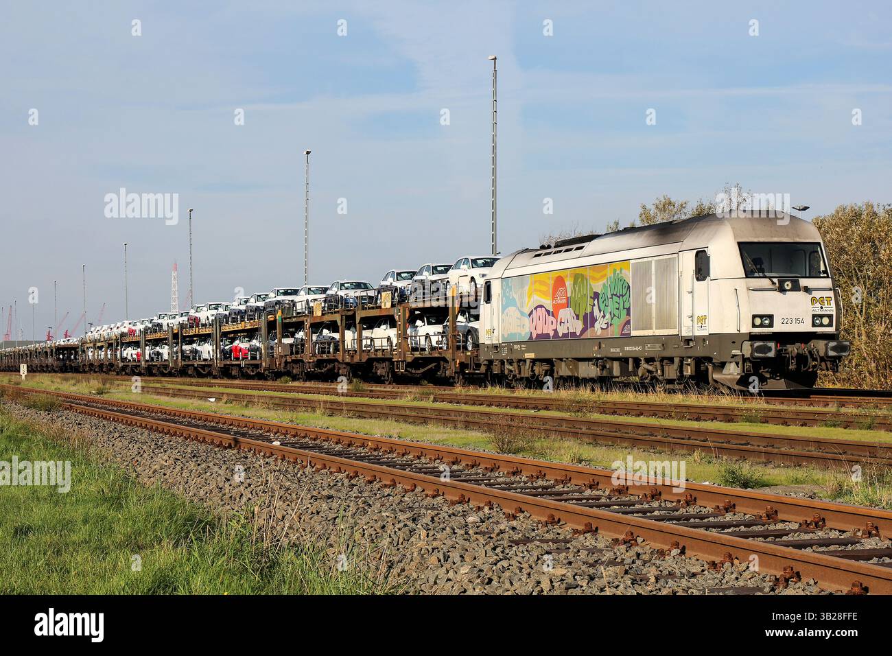 Güterzug mit PCT Altmann Siemens ER20 Diesellokomotive in Cuxhaven Stockfoto