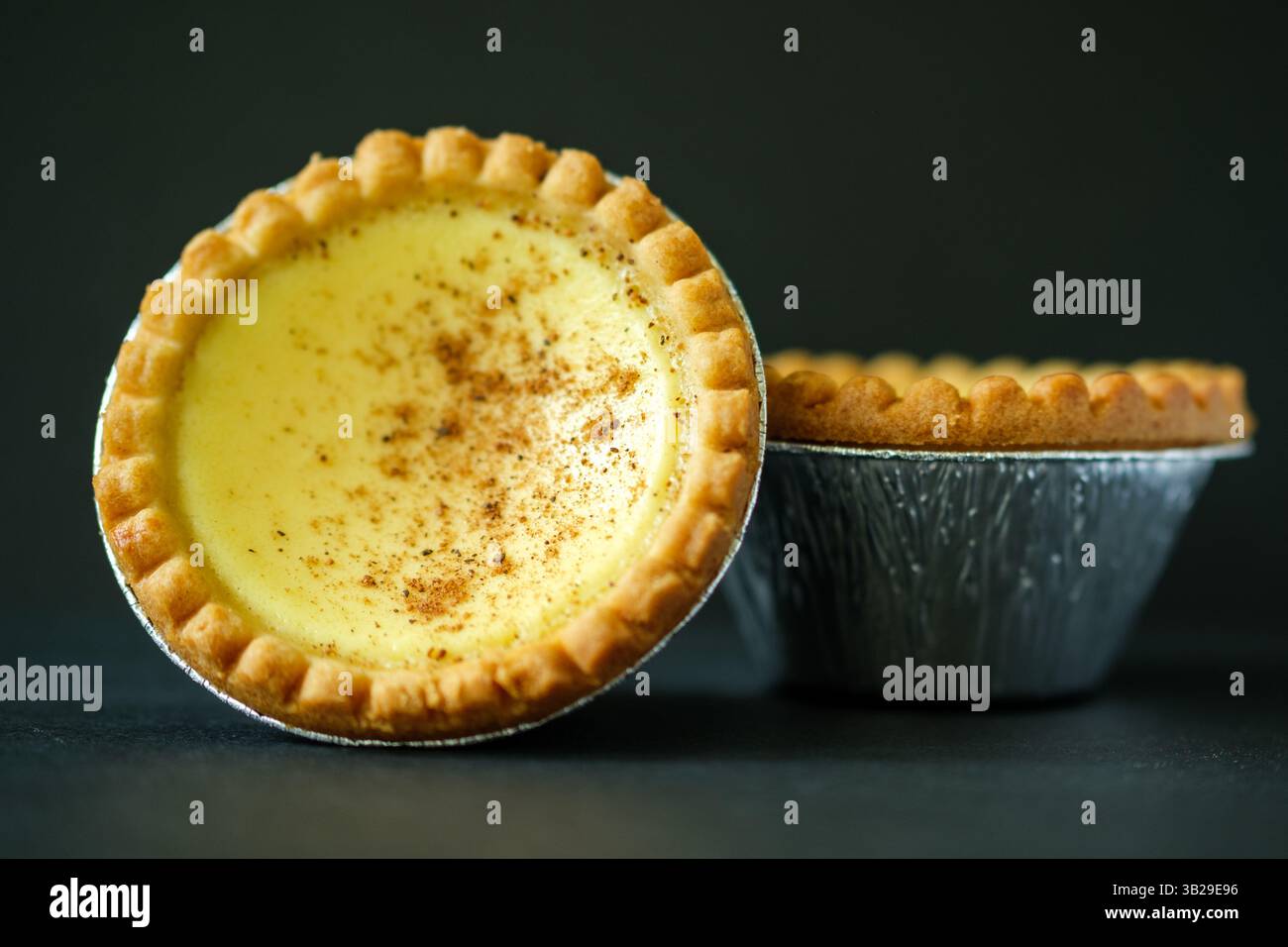 London UK, 27. April 2025, leckeres Egg Custard Tarts Dessert mit No People Stockfoto
