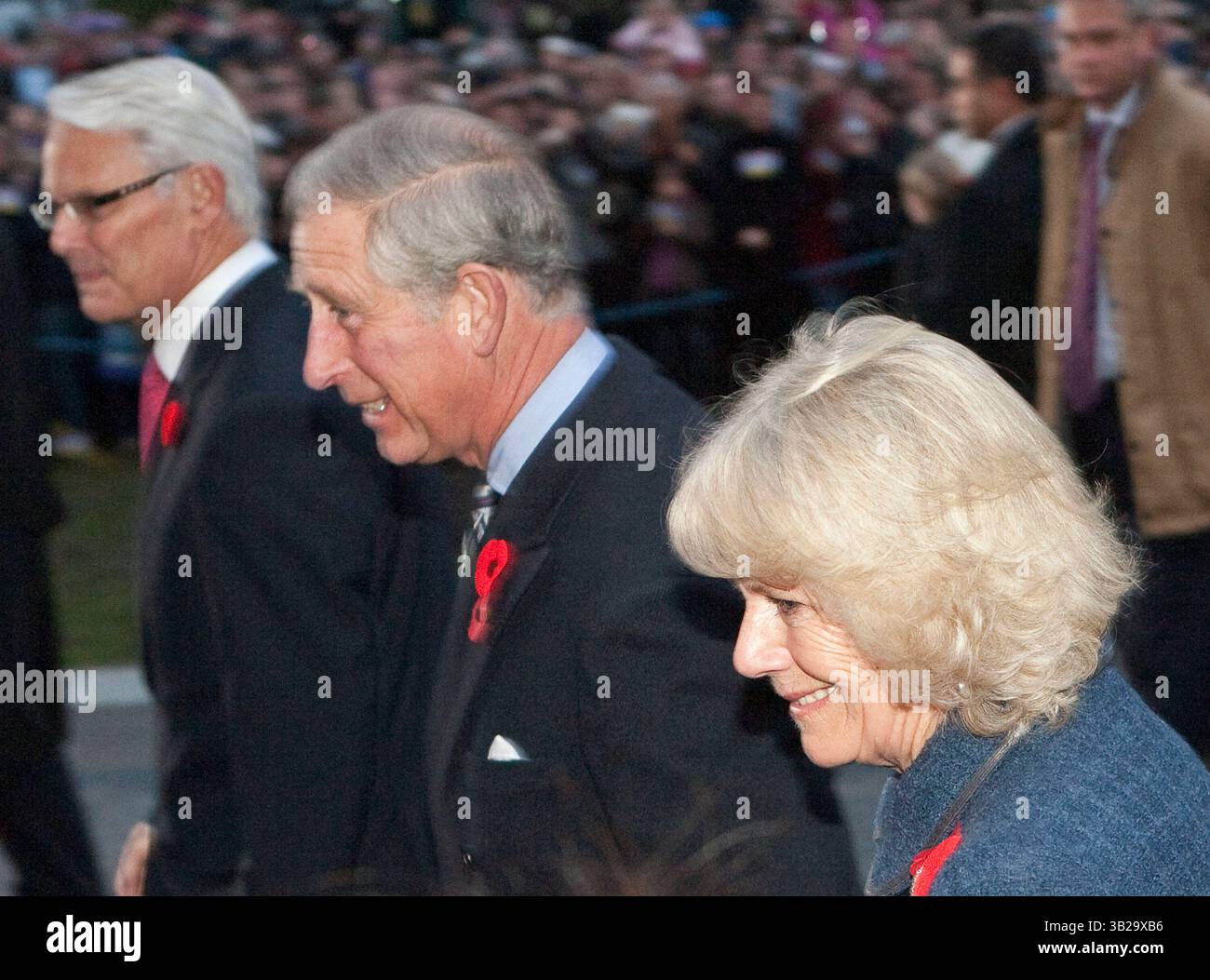 6. November 2009: Victoria, British Columbia, Kanada: Der Premierminister von British Columbia GORDON CAMPBELL (L) begrüßt den britischen Prinzen Charles und seine Frau CAMILLA PARKER BOWLES, die Herzogin von Cornwall (R) in der Legislative in Victoria. (Kreditbild: © Heinz Ruckemann/ZUMA Press) Stockfoto