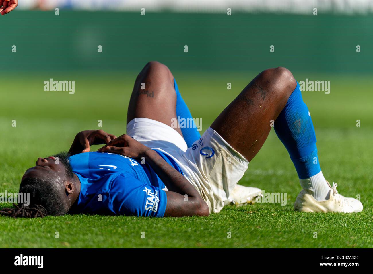 GENK, BELGIEN - 27. APRIL: Tolu Arokodare von KRC Genk sieht beim Spiel der Jupiler Pro League Championship Play offs zwischen KRC Genk und Royal Antwerp FC in der Cegeka Arena am 27. April 2025 in Genk, Belgien, aus. (Foto: Joris Verwijst/Orange Pictures) Stockfoto