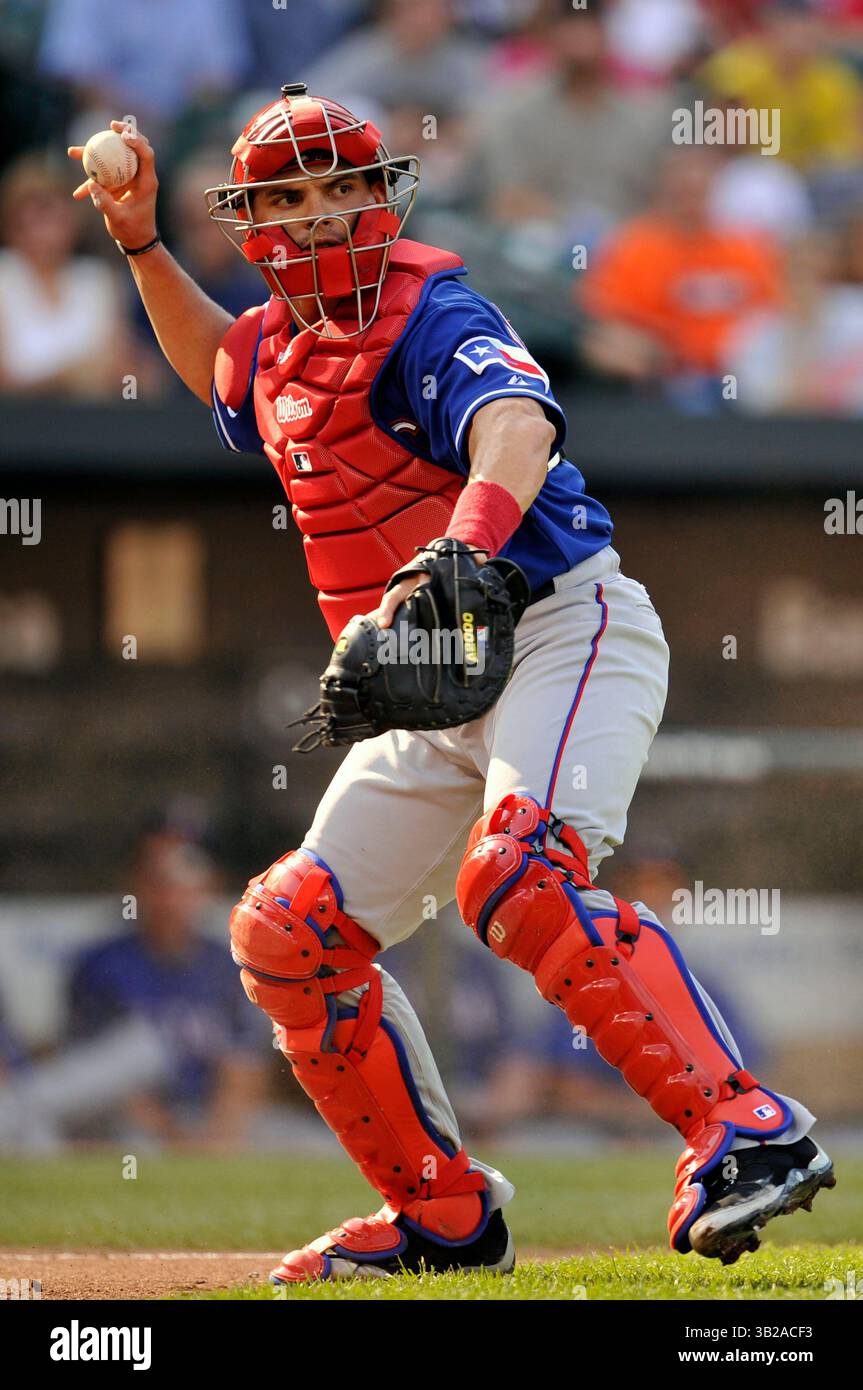 5. September 2009: Ivan ''Pudge''' Rodriguez #7 für die Texas Rangers wirft während eines Spiels gegen die Heimatstadt Baltimore Orioles im Oriole Park in Camden Yards in Baltimore, Maryland, auf die erste Basis. Die Orioles Beat the Rangers 5 - 4 (Bild: © Joy Absalon/Cal Sport Media/ZUMA Press/ZUMA Press) Stockfoto
