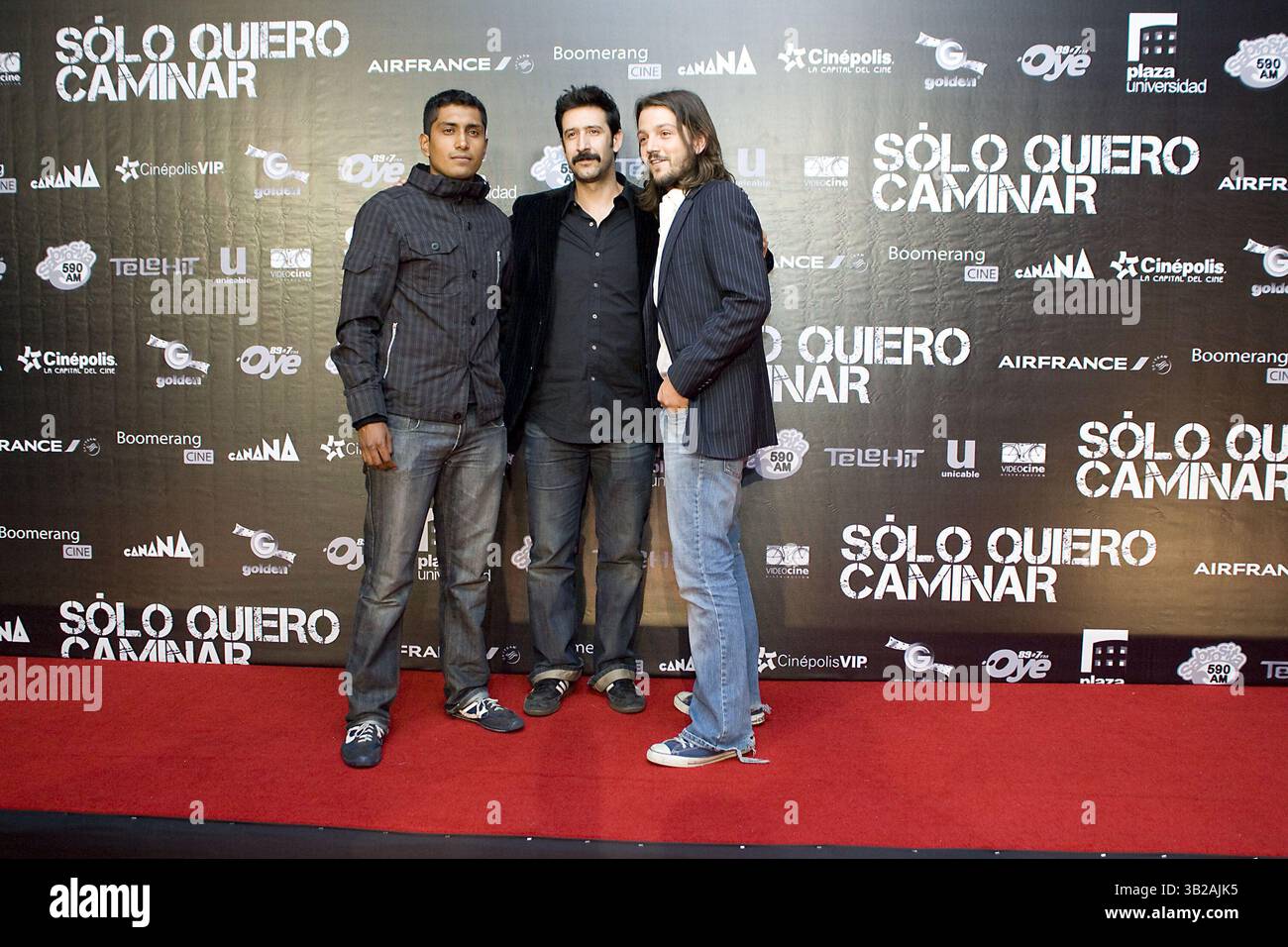 17. August 2009 - Mexiko-Stadt, Mexiko - CHENOK HUERTA, JOSE MARIA YAZPIK und DIEGO LUNA nehmen am 17. August 2009 in Mexiko-Stadt, Mexiko, an einer Pressekonferenz Teil, um den Film „Just Walking“ im W Hotel vorzustellen. (Kreditbild: © Carlos Tischler/ZUMA Press) Stockfoto