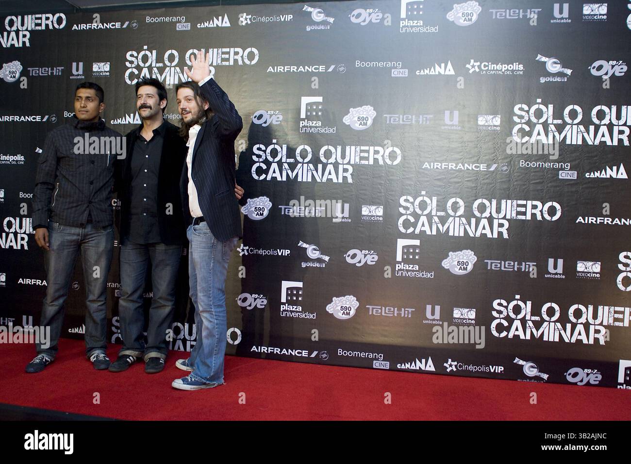 17. August 2009 - Mexiko-Stadt, Mexiko - CHENOK HUERTA, JOSE MARIA YAZPIK und DIEGO LUNA nehmen am 17. August 2009 in Mexiko-Stadt, Mexiko, an einer Pressekonferenz Teil, um den Film „Just Walking“ im W Hotel vorzustellen. (Kreditbild: © Carlos Tischler/ZUMA Press) Stockfoto