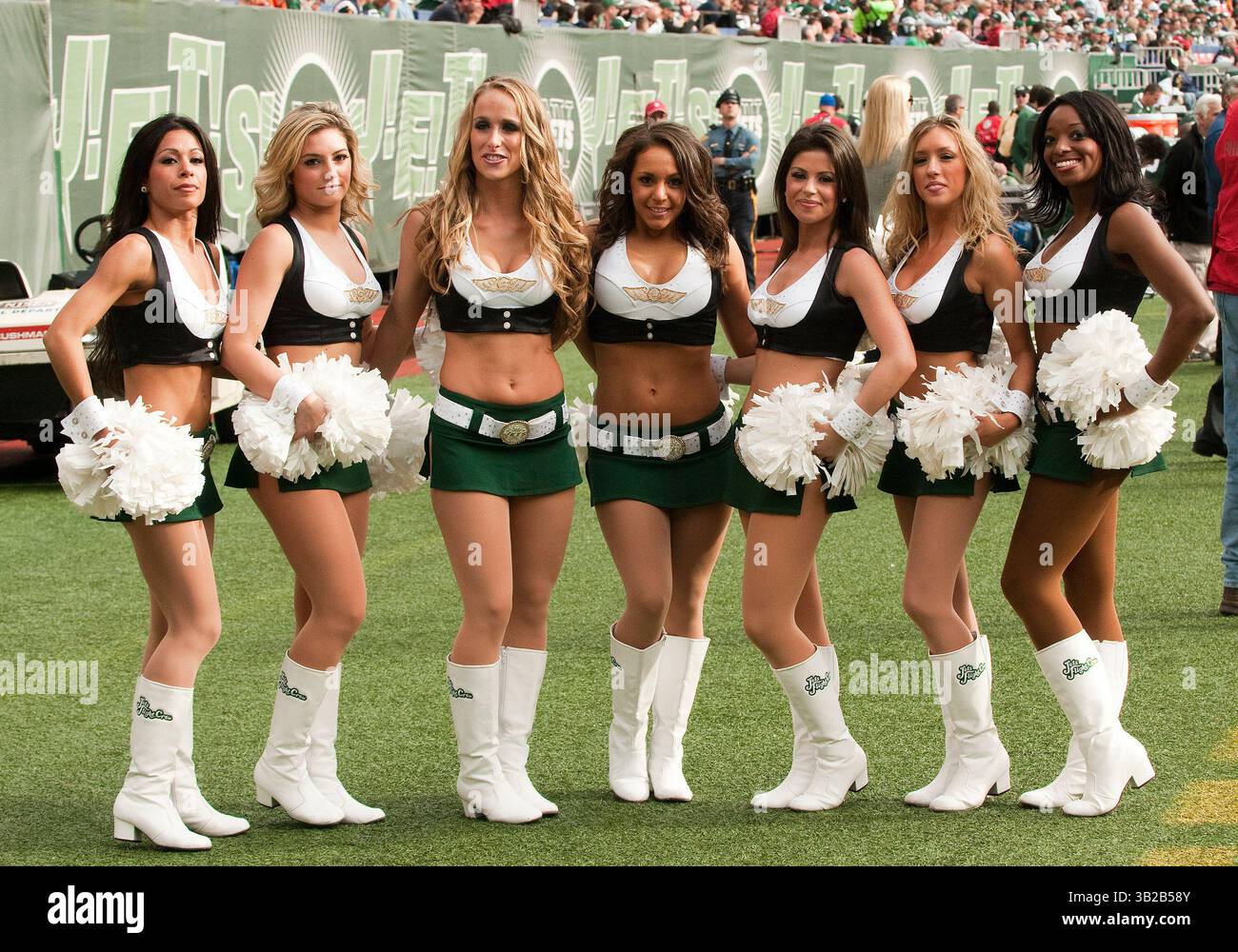 15. November 2009: Jets' Cheerleader während eines Spiels zwischen den New York Jets und Jacksonville Jaguars im Giants Stadium in East Rutherford, New Jersey. Die Jaguars besiegten die Jets 24:22. (Bild: © Duncan Williams/Cal Sport Media/ZUMApress.com) Stockfoto