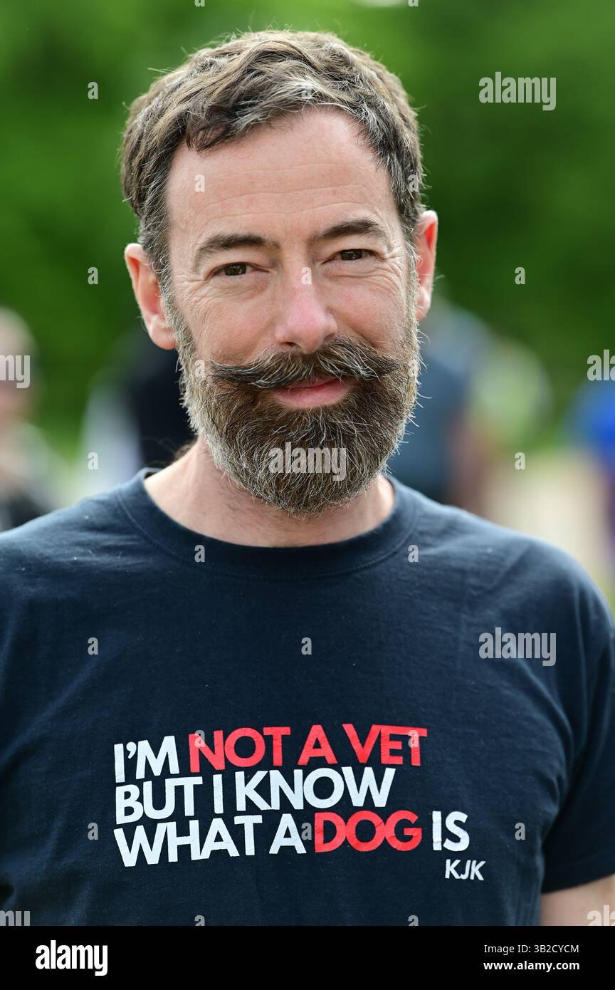 LONDON, ENGLAND - 27. APRIL 2025: Eine Kundgebung für Frauen „Let Women Speak“ fühlt sich befähigt, sich gegen die größte Nonesense auszusprechen, dass Transmenschen Frauen sind. Frauen brauchen ihren eigenen persönlichen Raum. Trans-Menschen haben kein Recht, Frauen zu sein. Trans-Menschen sollten nicht erlaubt sein, den Raum der Frauen zu teilen. Darüber hinaus sind wir gegen Geschlechterbildung für Kinder in Schulen. Es gibt nur zwei Geschlechter, männlich und weiblich, die sich am Reformers Tree im Londoner Hyde Park, England, versammeln. (Foto von 李世惠/siehe Li/Picture Capital) Stockfoto