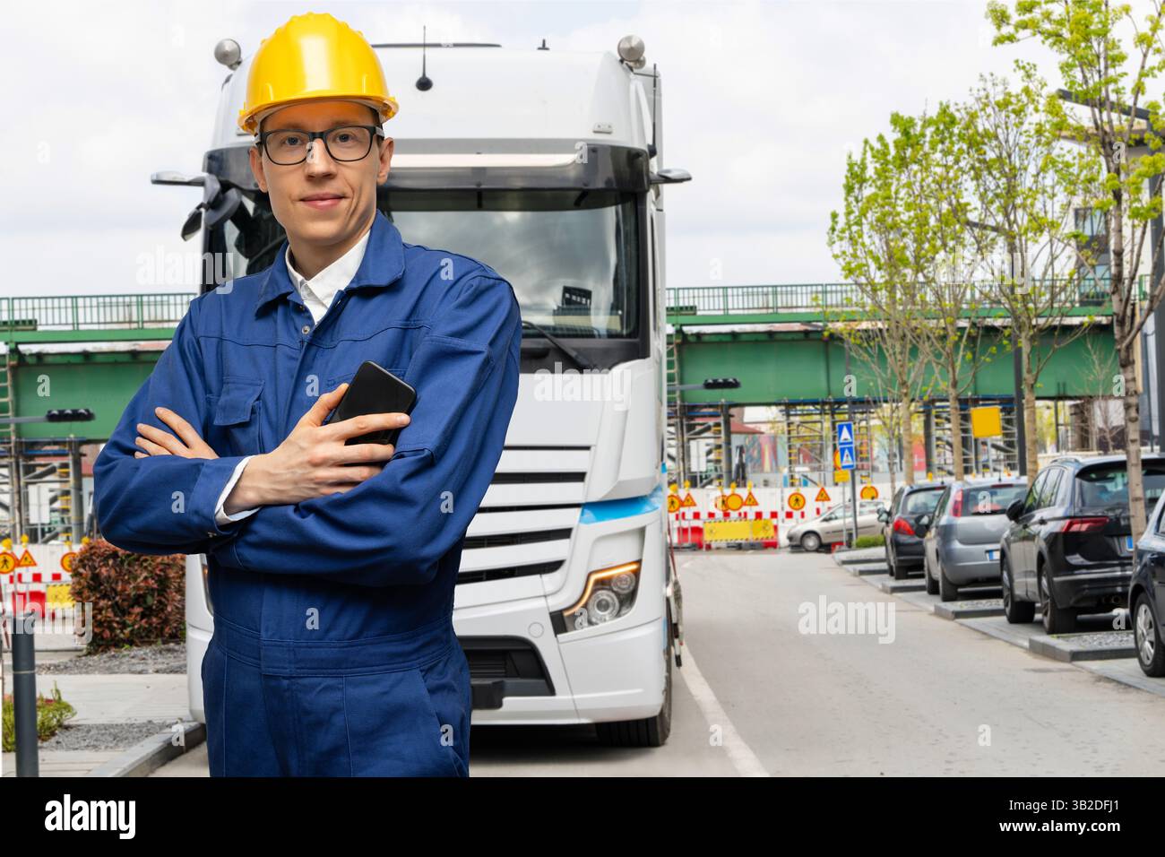 Fuhrparkleiter auf einem Hintergrund des Lkws. Stockfoto
