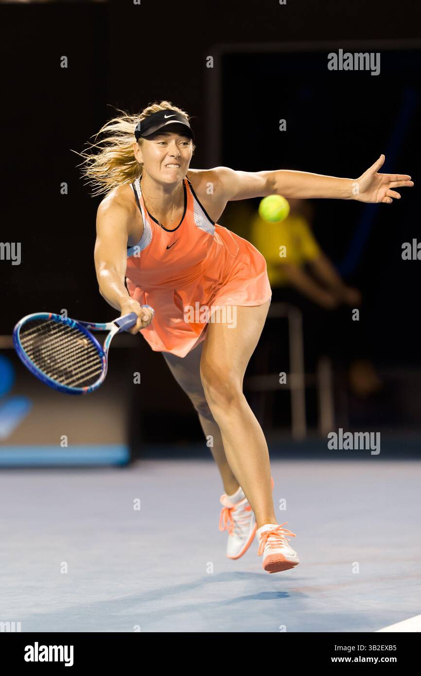 20. Januar 2016 – Melbourne, Australien – MARIA SHARAPOVA von der Russischen Föderation in einem zweiten Runde-Spiel gegen A. Sasnovich von Belarus am dritten Tag des Australian Open Grand Slam Tennis Turniers 2016 im Melbourne Park in Australien. Sharapova gewann 6:2, 6:1. (Bild: © Sydney Low/CSM via ZUMA Wire) Stockfoto