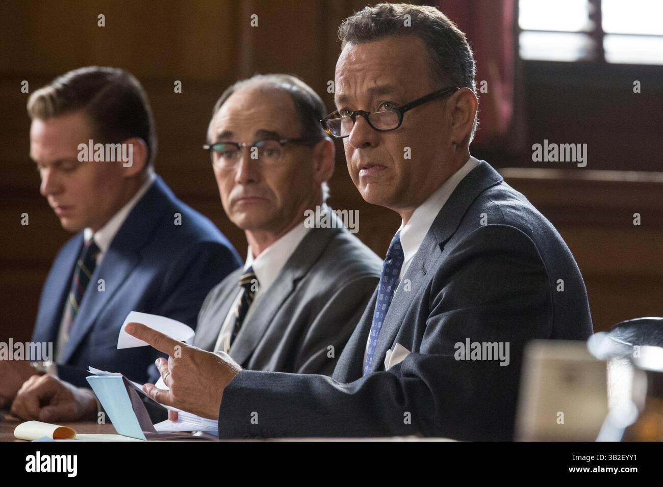 ERSCHEINUNGSDATUM: 16. Oktober 2015TITLE: Bridge of Spies STUDIO: Voltage Pictures REGISSEUR: Steven Spielberg PLOT: Während des Kalten Krieges wird ein amerikanischer Anwalt rekrutiert, um einen verhafteten sowjetischen Spion vor Gericht zu verteidigen und dann der CIA zu helfen, den Austausch des Spions gegen den sowjetisch gefangenen amerikanischen U2-Spion-Piloten Francis Gary Powers zu ermöglichen ZUMAPRESS.com. Stockfoto