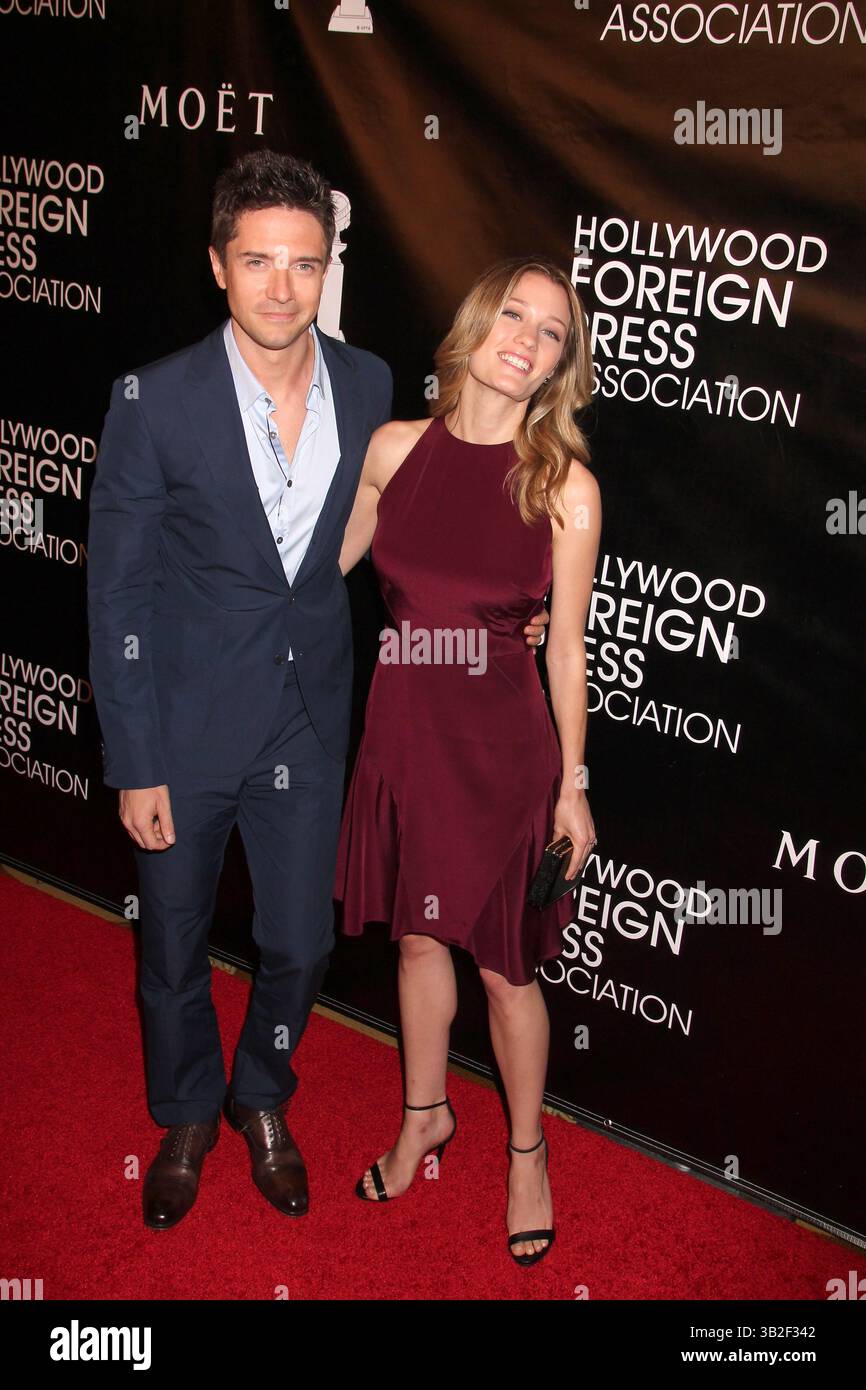 August 2015 - Beverly Hills, CA, USA - LOS ANGELES - 13. August: Topher Grace, Ashley Hinshaw beim HFPA veranstaltet Annual Grants Bankett - Ankunft im Beverly Wilshire Hotel am 13. August 2015 in Beverly Hills, CA Foto über Newscom (Credit Image: © hPa/Newscom via ZUMA Press) Stockfoto