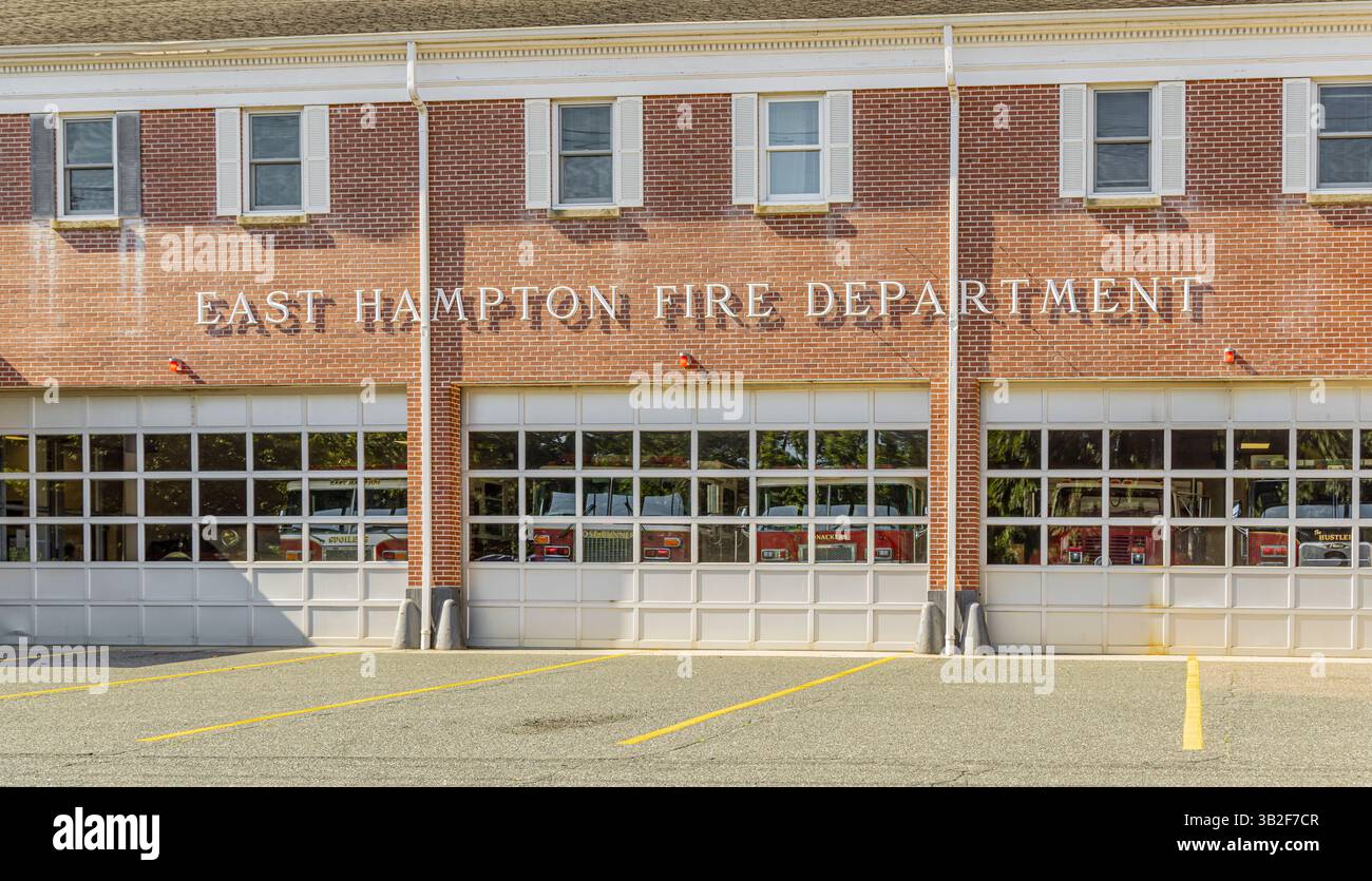 Teil der Vorderfassade der Feuerwehr in Ost-hampton Stockfoto