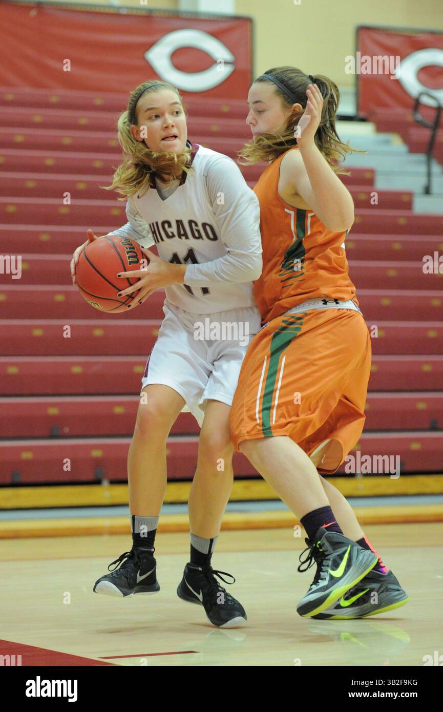 24. November 2015: Chicagos Garde Caitlin Moore (11) während eines NCAA-Basketballspiels mit Texas-Dallas und der University of Chicago in Chicago, Illinois. Patrick Gorski/CSM(Bild: © Patrick Gorski/CSM via ZUMA Wire) Stockfoto