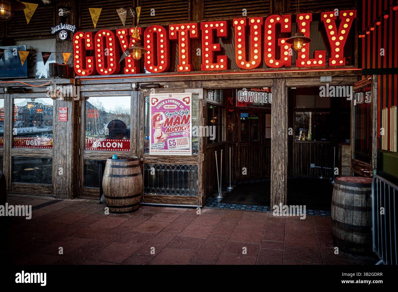 Coyote Ugly Saloon Bar am Bristol Waterfront. Britische Franchise einer US-amerikanischen Bar-Kette, die 1993 in New York gegründet wurde. Stockfoto
