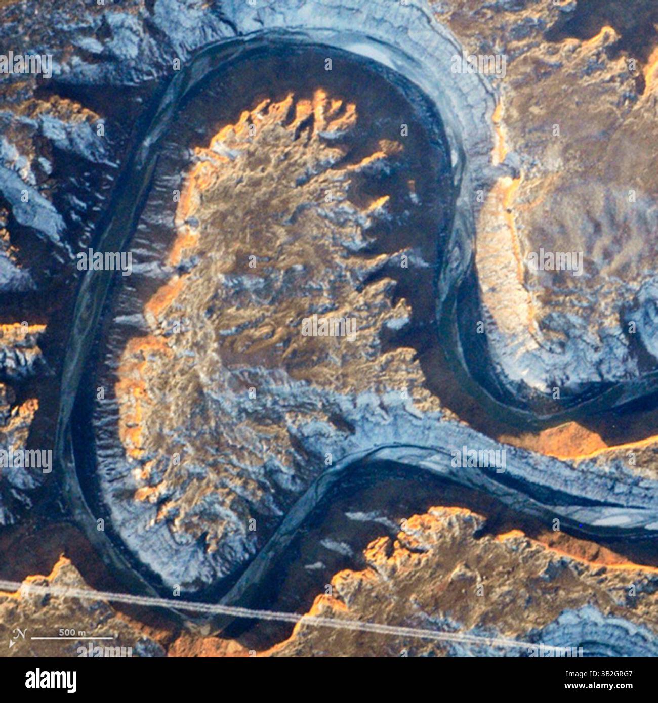 22. Januar 2014 - ..Buchstabe A - ein Astronaut hat dieses Foto von Utahs Green River aufgenommen, das sich am 22. Januar 2014 von der Internationalen Raumstation als Bowknot Bend bezeichnet. Die NASA zeigt das ganze Alphabet auf Satellitenbildern - Dezember 2015. (Kreditbild: © NASA/NASA via ZUMA Press) Stockfoto