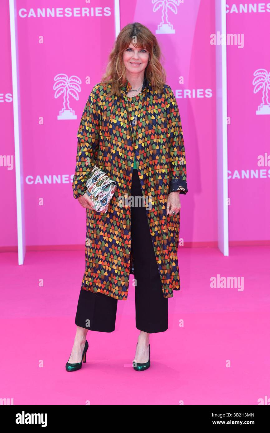 Cannes, Frankreich . April 2025. CANNES,: Gwendoline Hamon, besucht den Pink Carpet am vierten Tag während des 8. Canneseries International Festival am Palais des Festivals am 27. April 2025 in Cannes, Frankreich. Kredit: Media Pictures/Alamy Live News Stockfoto