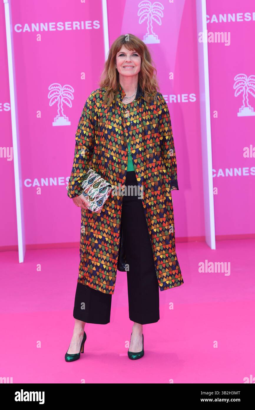 Cannes, Frankreich . April 2025. CANNES,: Gwendoline Hamon, besucht den Pink Carpet am vierten Tag während des 8. Canneseries International Festival am Palais des Festivals am 27. April 2025 in Cannes, Frankreich. Kredit: Media Pictures/Alamy Live News Stockfoto