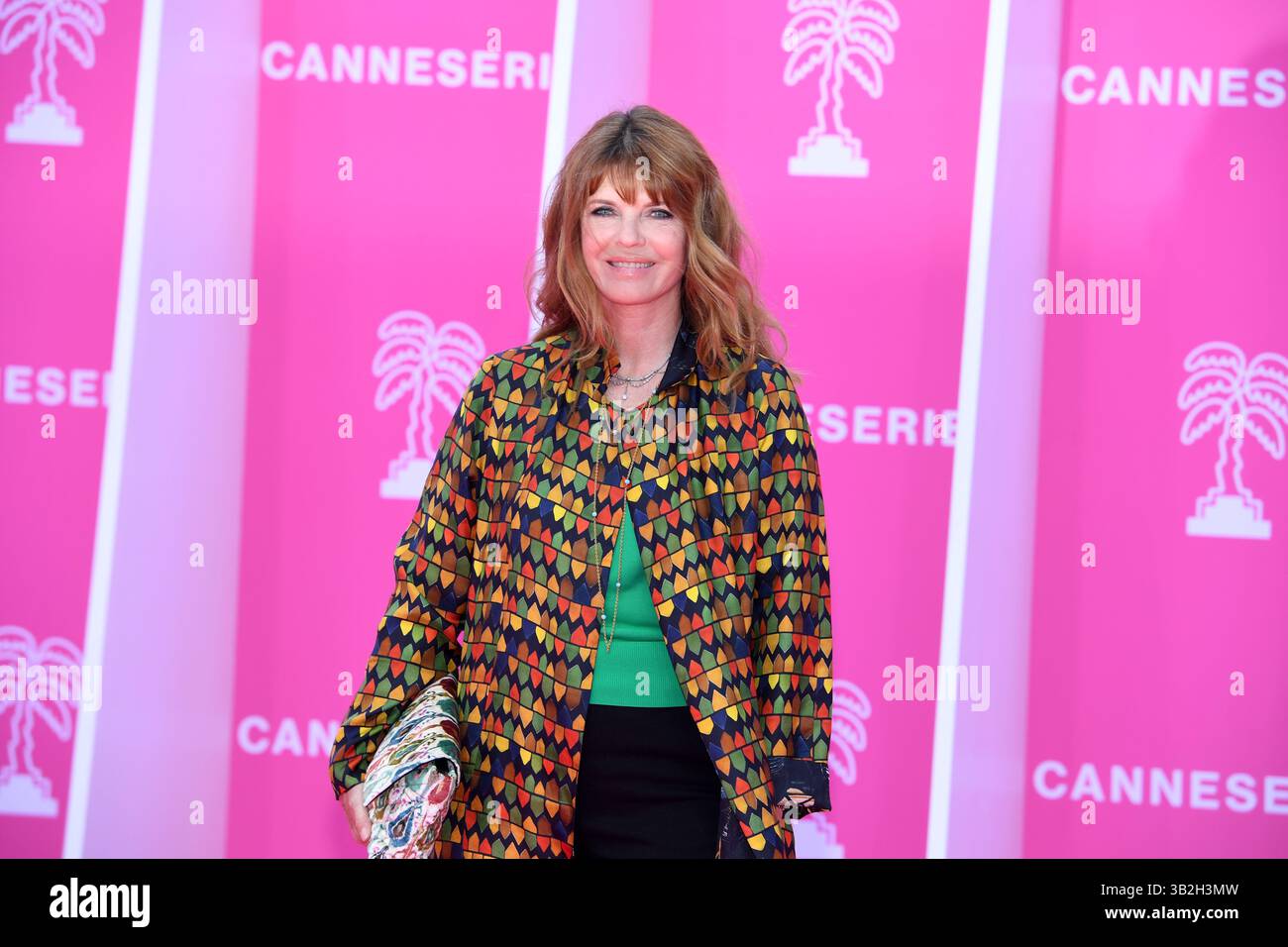 Cannes, Frankreich . April 2025. CANNES,: Gwendoline Hamon, besucht den Pink Carpet am vierten Tag während des 8. Canneseries International Festival am Palais des Festivals am 27. April 2025 in Cannes, Frankreich. Kredit: Media Pictures/Alamy Live News Stockfoto
