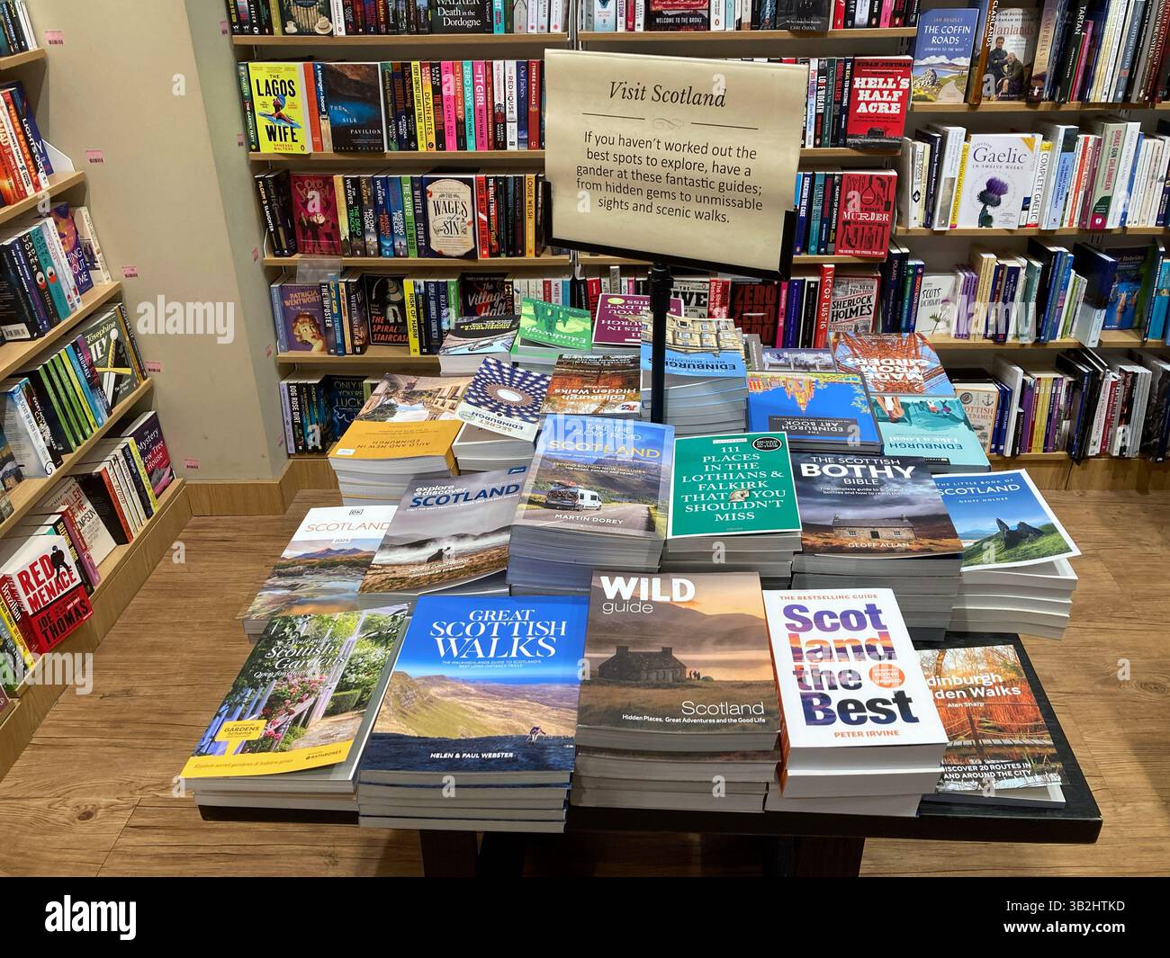 Eine Auswahl der besten schottischen Bücher zum Verkauf im Buchladen Stockfoto