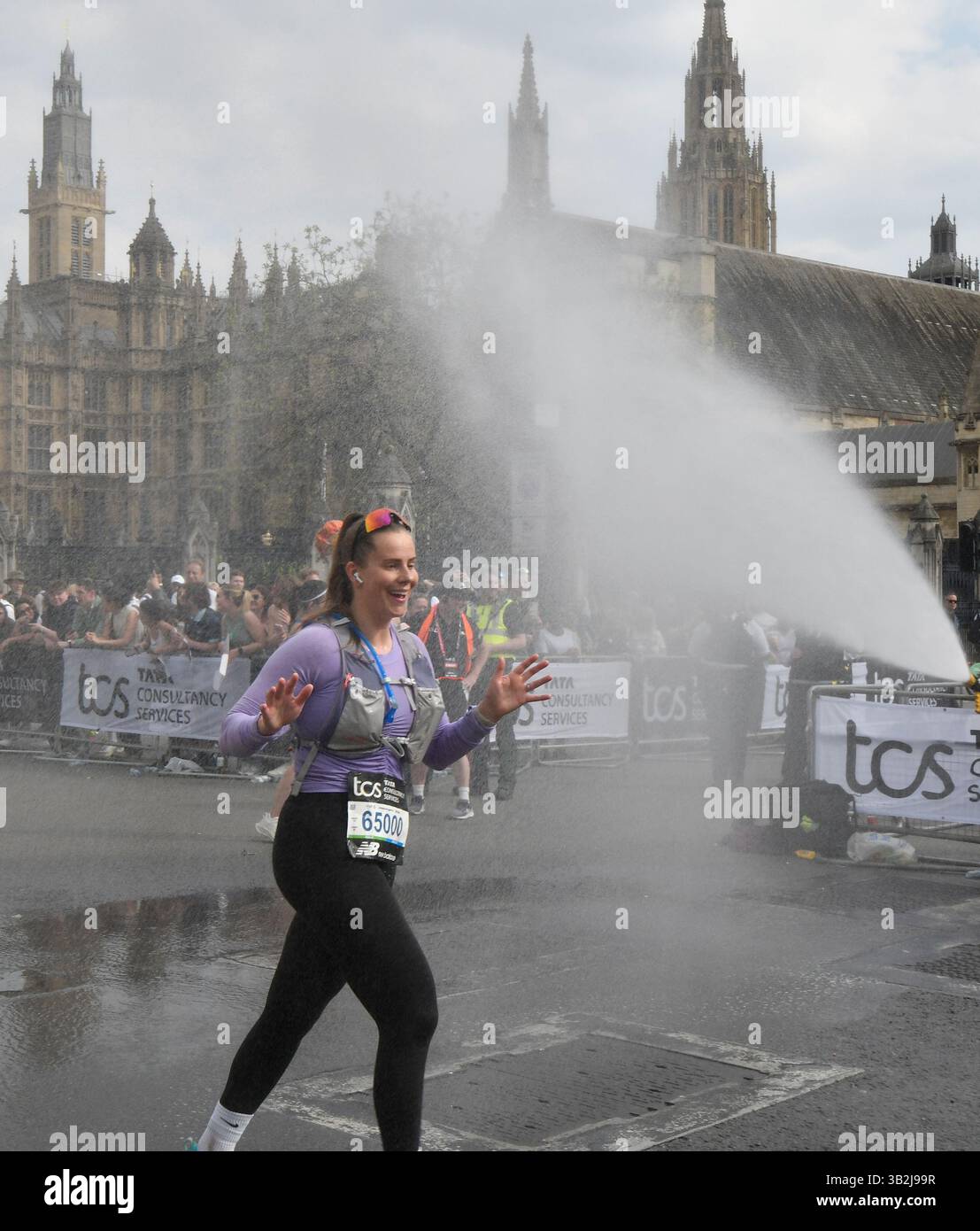 London, Großbritannien. 27.04.2025 TCS London Marathon Credit: Leo Mason ALAMY News & Sport Fun Runners Credit: Leo Mason Sports/Alamy Live News Stockfoto