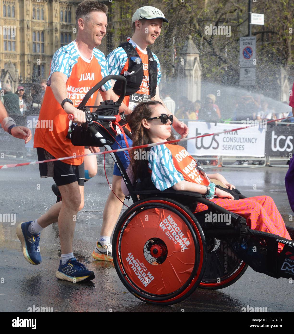 London, Großbritannien. 27.04.2025 TCS London Marathon Credit: Leo Mason ALAMY News & Sport Fun Runners Credit: Leo Mason Sports/Alamy Live News Stockfoto