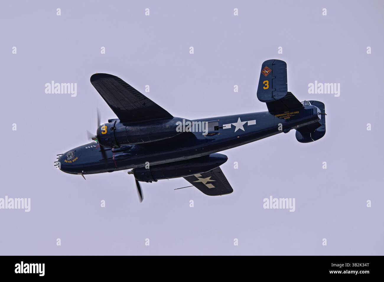 Wings Over West Texas 4-18-2025 Dyess AFB, TX USA CAF PBJ-1J „Devil Dog“ Flugvorführung I auf der Wings Over West Texas Air Show im Dyess AFB Stockfoto