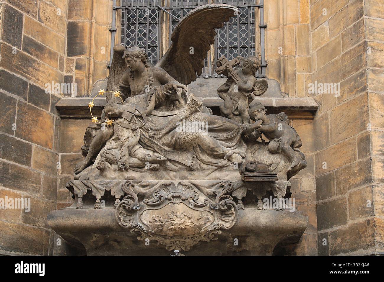 Statue des heiligen Johannes von Nepomuk im Veitsdom, Prag Stockfoto