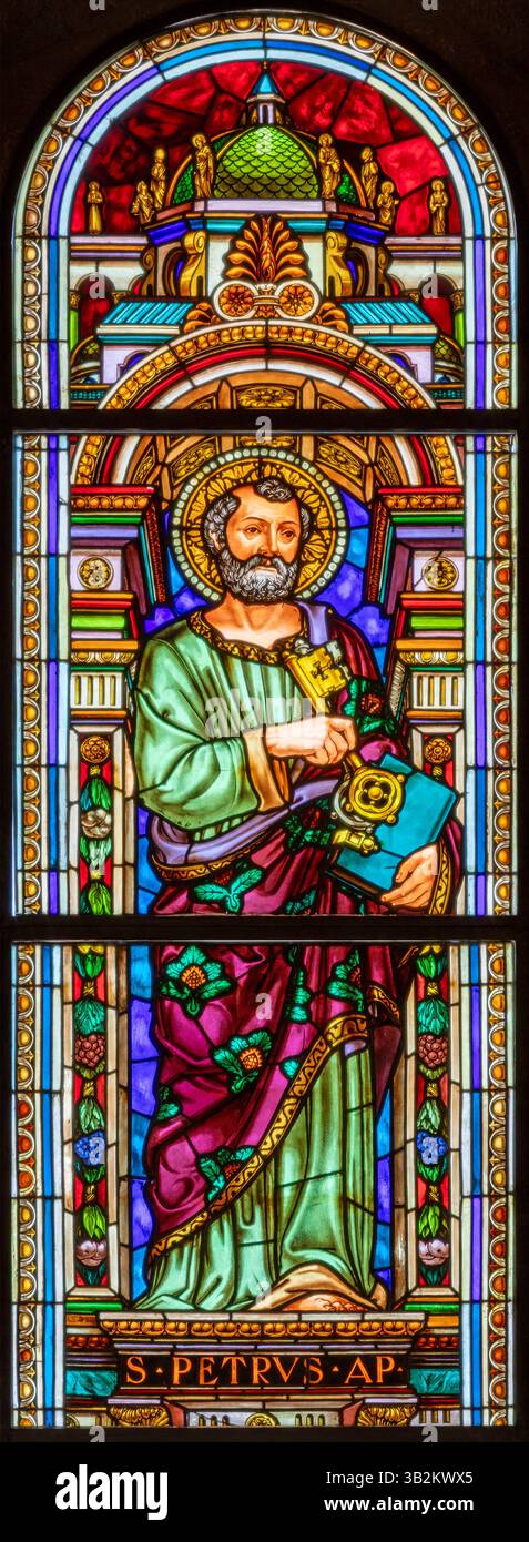 FLORENZ, ITALIEN - 20. MÄRZ 2025: Der Apostel St. Peter in der Kirche Chiesa di Sacro Cuore di Gesu von Rodolfo Fanfani (1899–1973). Stockfoto