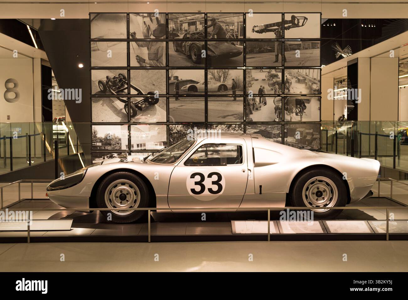 Oyama-cho, Sunto-Gun, Shizuoka, Japan - 27. März 2023: Porsche 904 Carrera GTS, Modelljahr 1964, Land Deutschland, auf der Fuji Motorsports zu sehen. Stockfoto