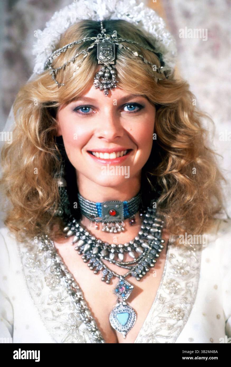 KATE CAPSHAW IN INDIANA JONES AND THE TEMPLE OF DOOM (1984) UNTER DER REGIE VON STEVEN SPIELBERG. Credit: LUCASFILM LTD/PARAMOUNT/Album Stockfoto