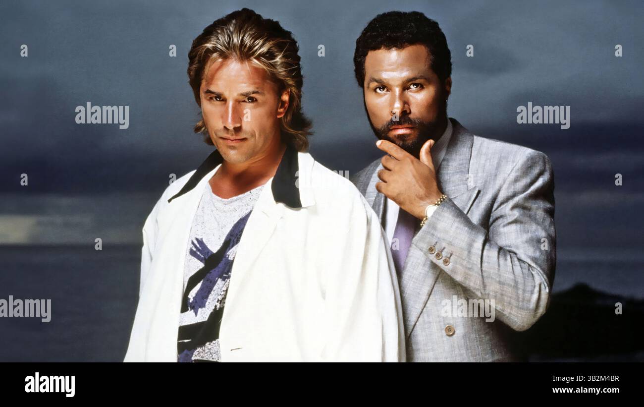 DON JOHNSON und PHILIP MICHAEL THOMAS in MIAMI VICE (1984) unter der Regie von JOHN NICOLELLA, LEON ICHASO und RICHARD COMPTON. Quelle: UNIVERSAL TV/Album Stockfoto