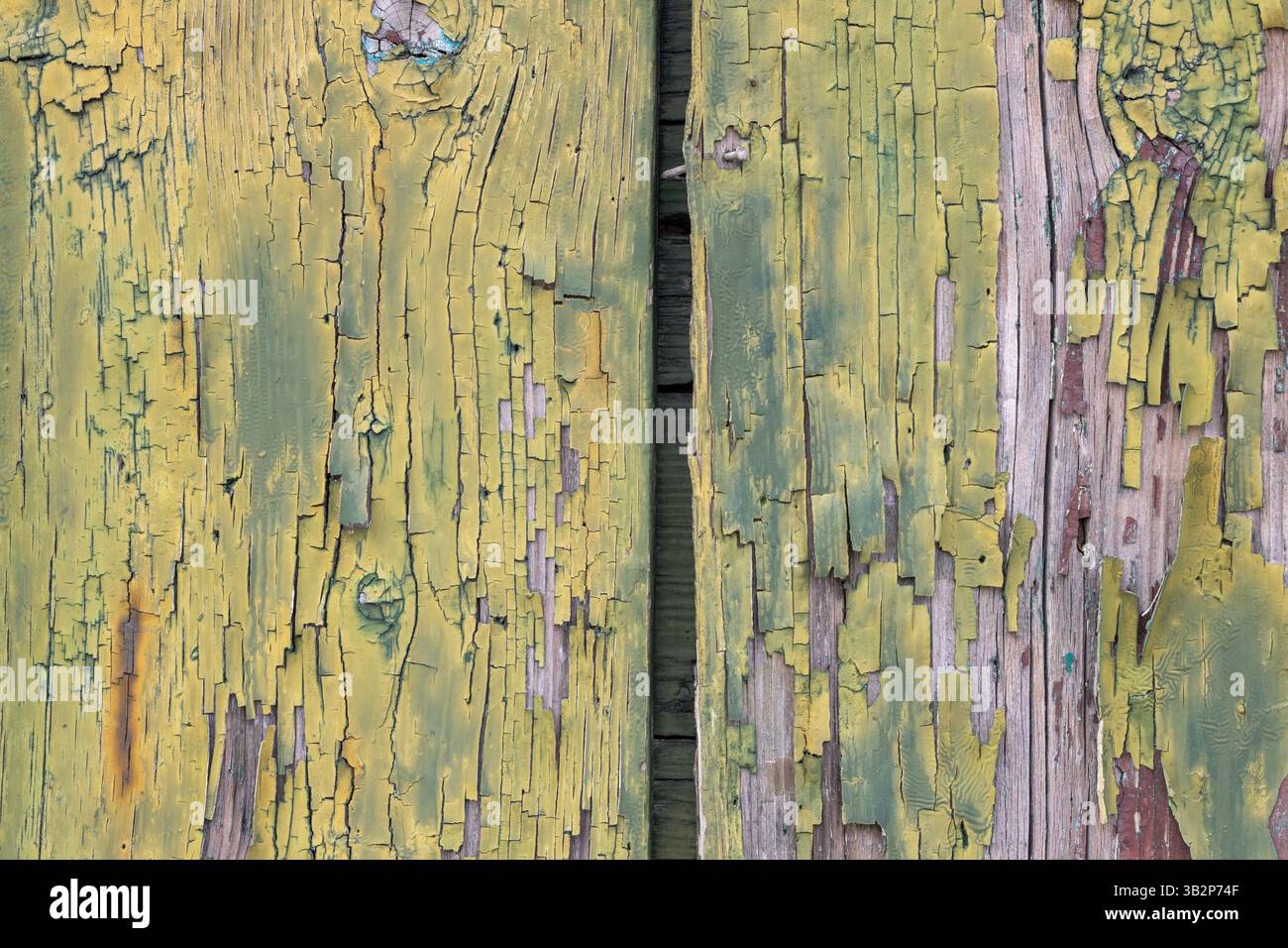 Altes Holz mit gerissener gelb-grüner Farbe Stockfoto