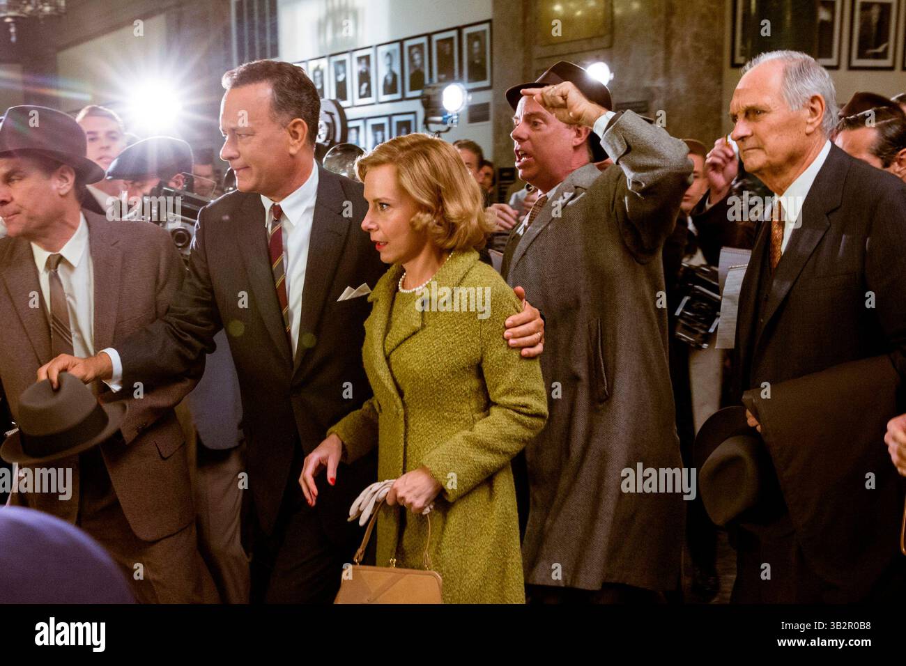 ERSCHEINUNGSDATUM: 16. Oktober 2015TITLE: Bridge of Spies STUDIO: DreamWorks Pictures REGISSEUR: Steven Spielberg PLOT: Während des Kalten Krieges wird ein amerikanischer Anwalt rekrutiert, um einen verhafteten sowjetischen Spion vor Gericht zu verteidigen und dann der CIA zu helfen, den Austausch des Spions gegen den sowjetisch gefangenen amerikanischen U2-Spion-Piloten Francis Gary Powers zu ermöglichen ZUMAPRESS.com. Stockfoto