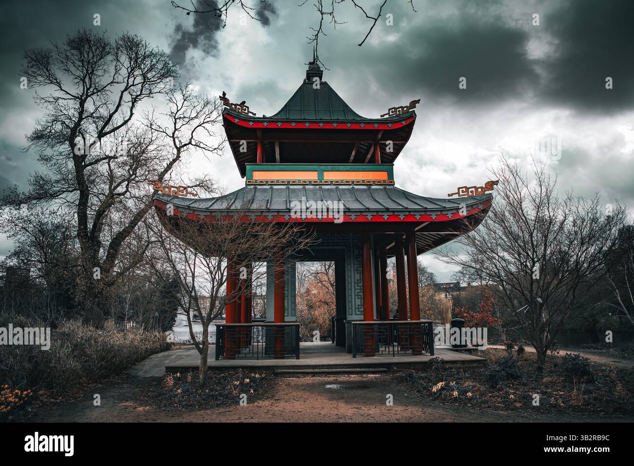 Die Architektur einer Pagode im Park Stockfoto