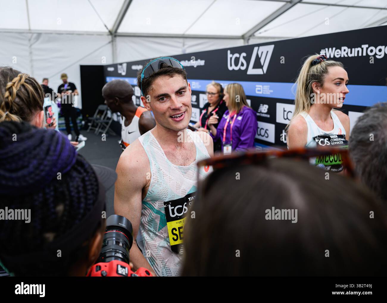LONDON, VEREINIGTES KÖNIGREICH. April 25. Während des TCS London Marathon 2025 in der Mall am Sonntag, 27. April 2025 in LONDON, GROSSBRITANNIEN. Quelle: Taka G Wu/Alamy Live News Stockfoto