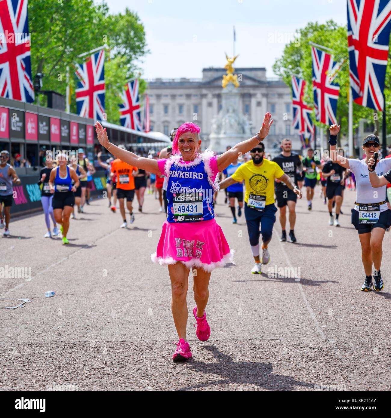LONDON, VEREINIGTES KÖNIGREICH. April 25. Während des TCS London Marathon 2025 in der Mall am Sonntag, 27. April 2025 in LONDON, GROSSBRITANNIEN. Quelle: Taka G Wu/Alamy Live News Stockfoto