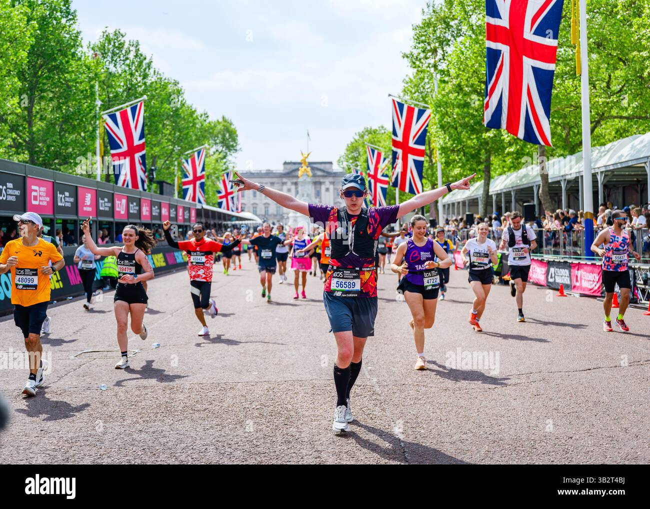 LONDON, VEREINIGTES KÖNIGREICH. April 25. Während des TCS London Marathon 2025 in der Mall am Sonntag, 27. April 2025 in LONDON, GROSSBRITANNIEN. Quelle: Taka G Wu/Alamy Live News Stockfoto
