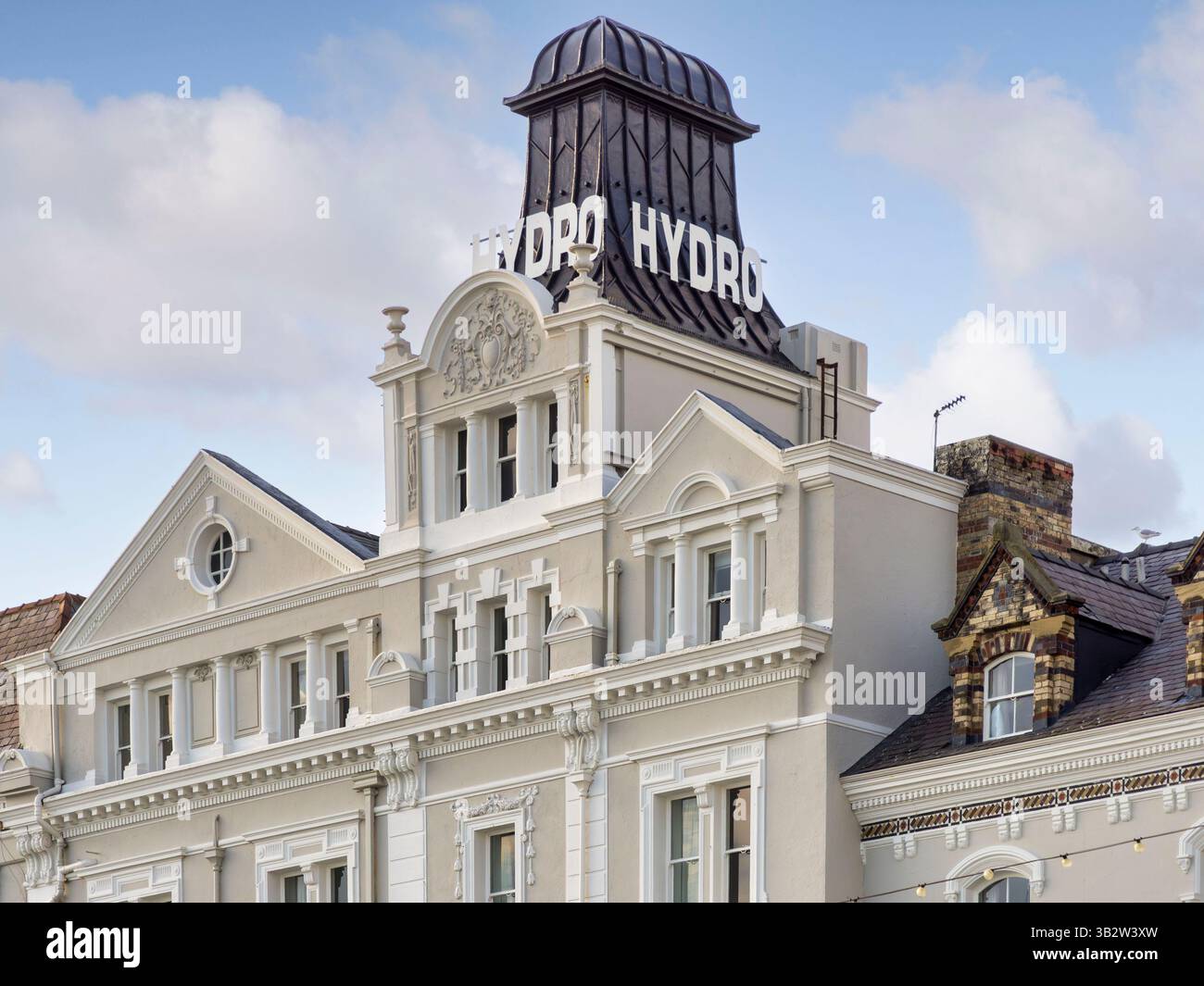 Das Hydro Hotel wurde 1860 gegründet und ist ein Strandhotel in der Küstenstadt Llandudno in Nordwales, Großbritannien Stockfoto Das Hydro Hotel wurde 1860 gegründet und ist ein Strandhotel in der Küstenstadt Llandudno in Nordwales, Großbritannien Stockfoto