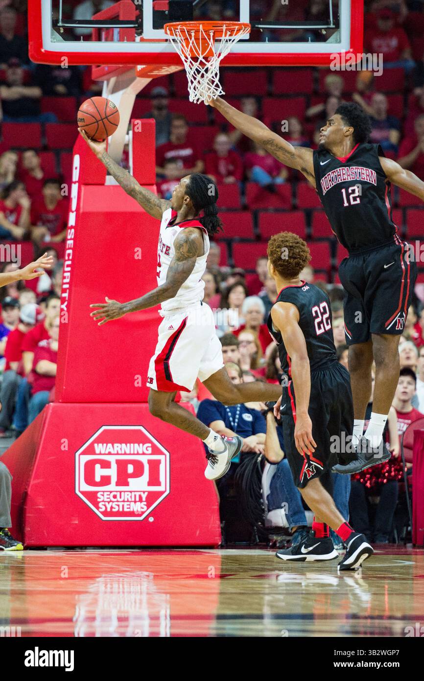 Anthony 'Cat' Barber (12) während des NCAA Basketballspiels zwischen den Northeastern Huskies und dem NC State Wolfpack in der PNC Arena am 29. Dezember 2015 in Raleigh, NC. Jacob Kupferman/CSM(Bild: © Jacob Kupferman/CSM via ZUMA Wire) Stockfoto