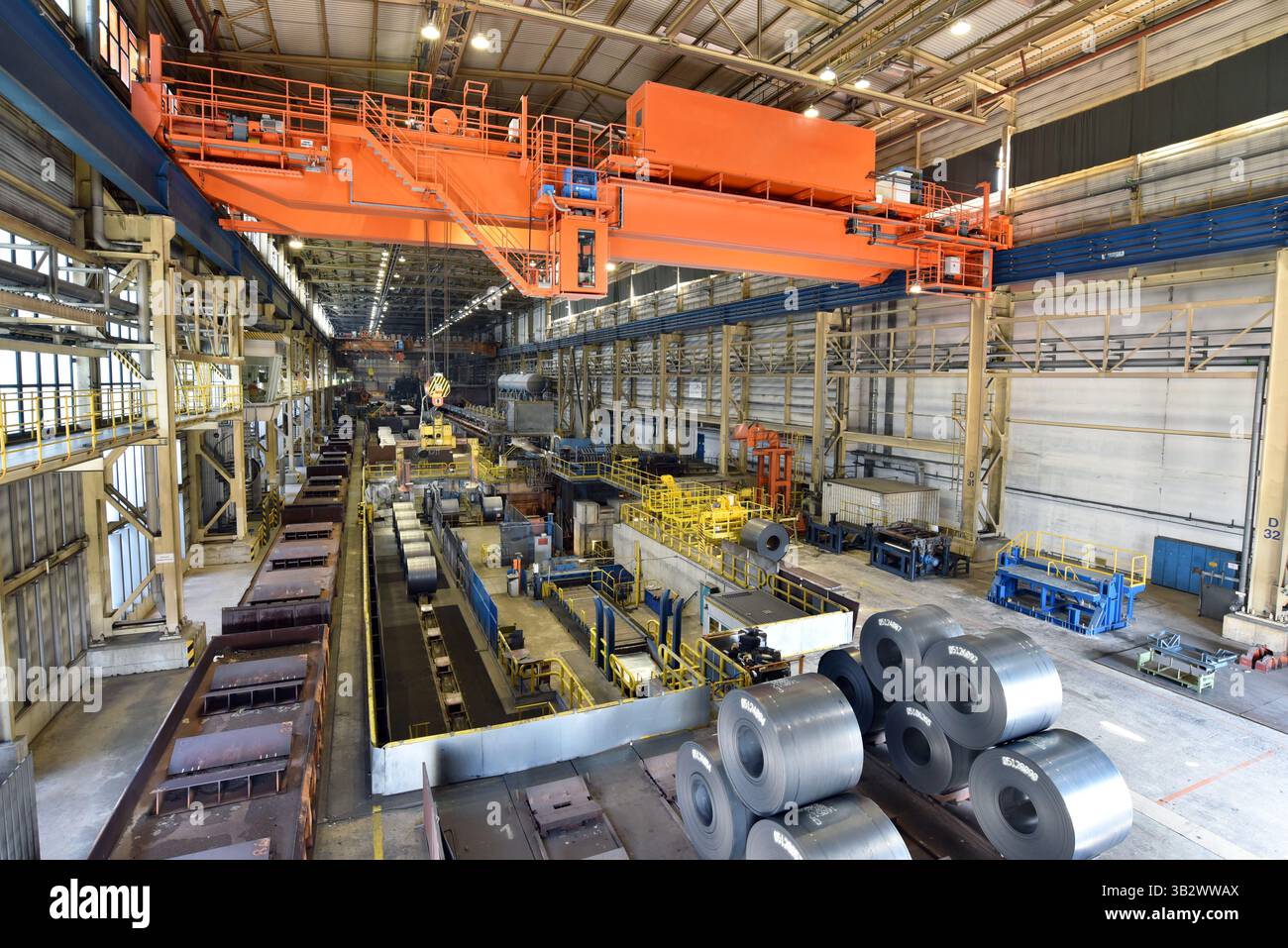 Industrielle Anlage für die Produktion von Blechen in einem Stahlwerk Stockfoto