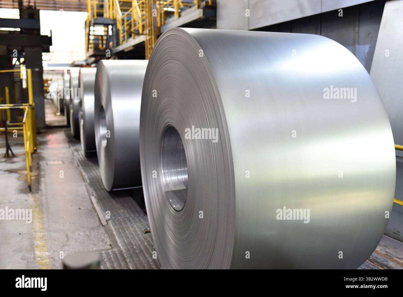 Industrielle Anlage für die Produktion von Blechen in einem Stahlwerk Stockfoto