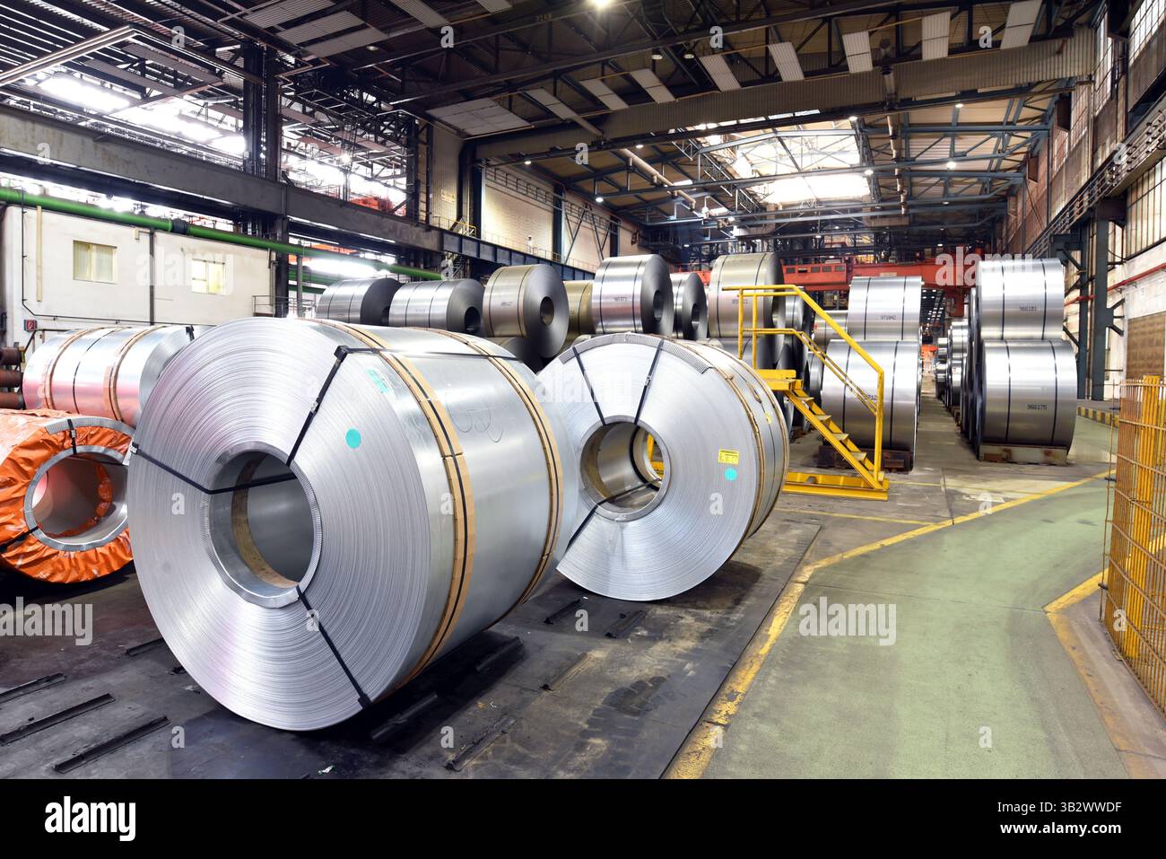 Industrielle Anlage für die Produktion von Blechen in einem Stahlwerk Stockfoto