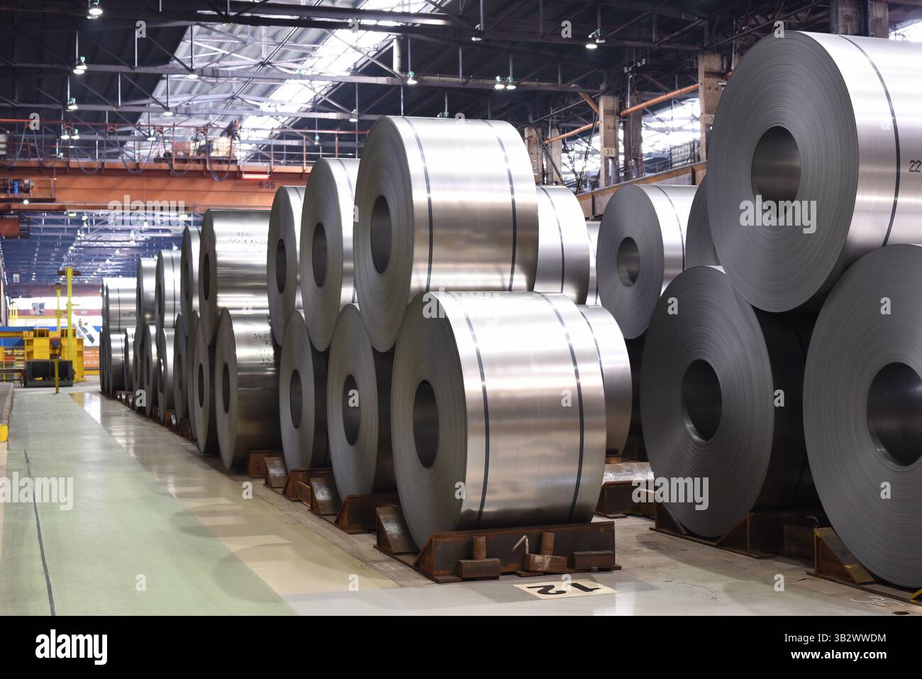 Industrielle Anlage für die Produktion von Blechen in einem Stahlwerk Stockfoto